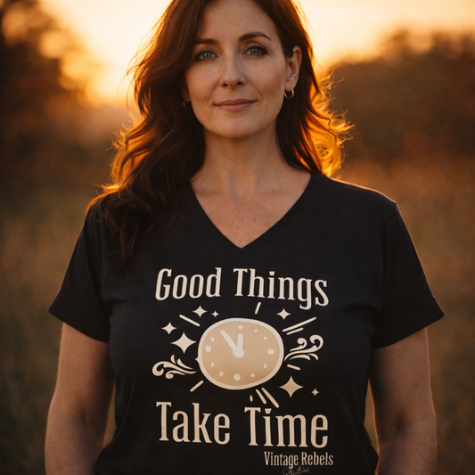 T-Shirt "Good Things"  V-Neck